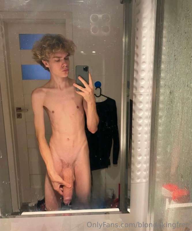 😍 Just look at this🤤He Has The He Has The BIGGEST TWINK COCK.. 1