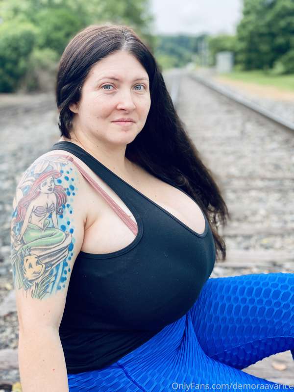 All aboard! Finally took some outside, wasn’t isolated enoug.. 6