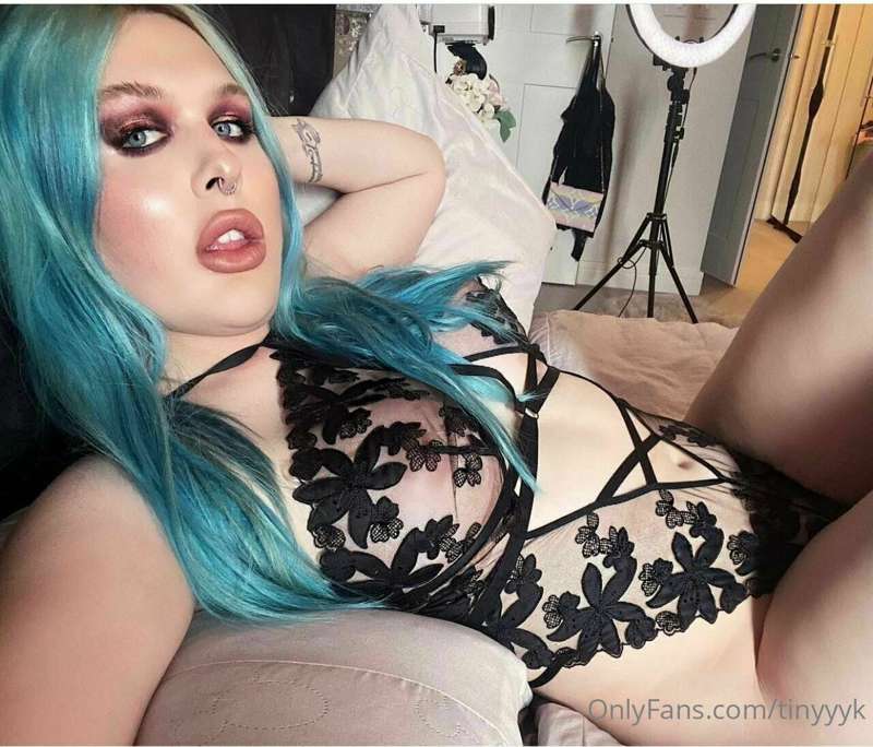 #ad Follow my British bestie @princessarits she has a BIG su..