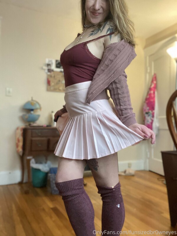 Short and sweet for Valentine’s Day. Wore my pretty clamp ne.. 11