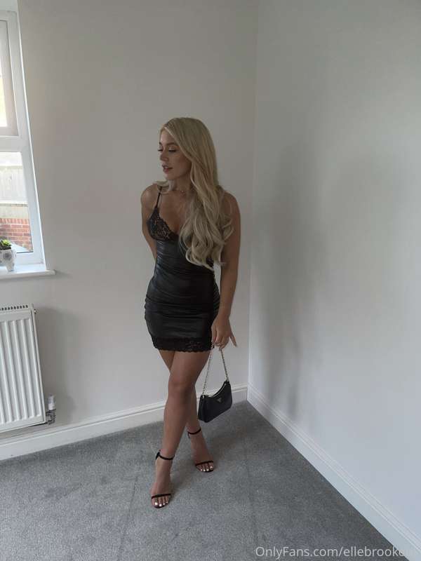 Short dress ready to pull up and be fucked at any moment 10