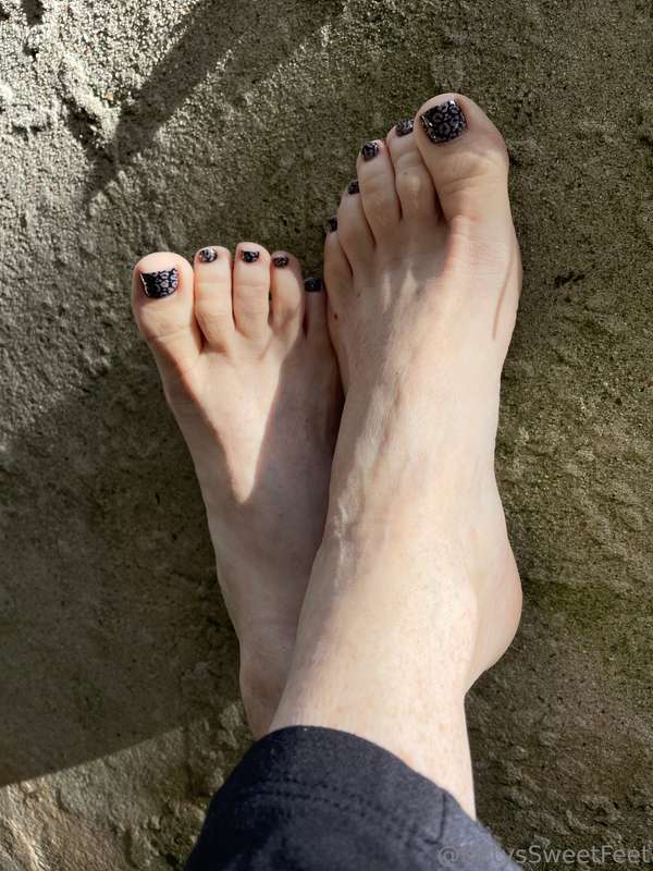 Happy Toesday! My bathroom is still under construction, so I..