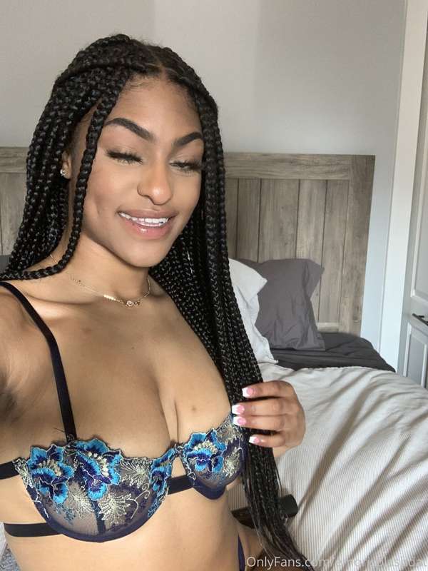 Swipe Left 🍑 Content coming soon 😍 3