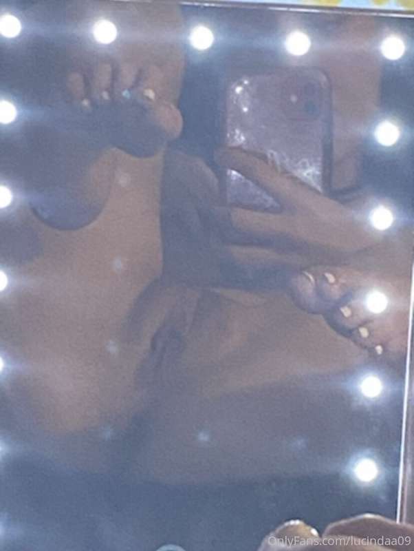 pretty lil pussy and pretty toes 😩 you agree? 😋💦