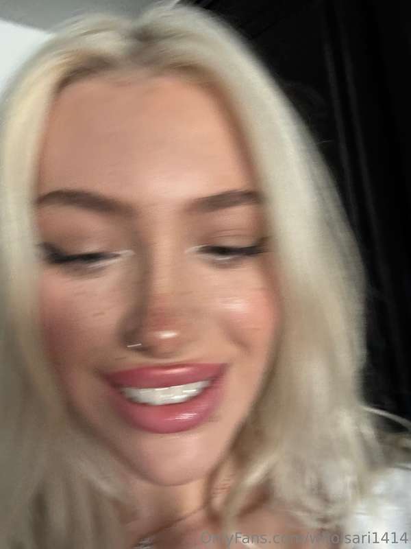 oops i accidentally opened my camera >.<