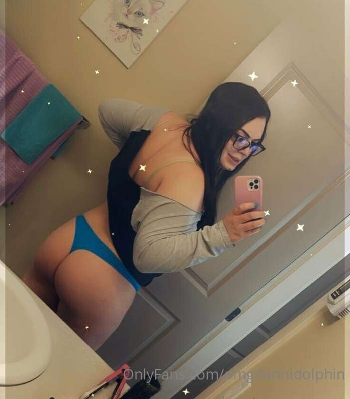 Cute booty pose 💙🍰 5