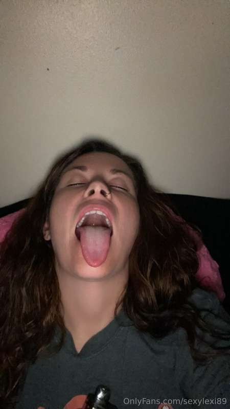 Layed back waiting for that cum shot daddy 🤤🥵💦