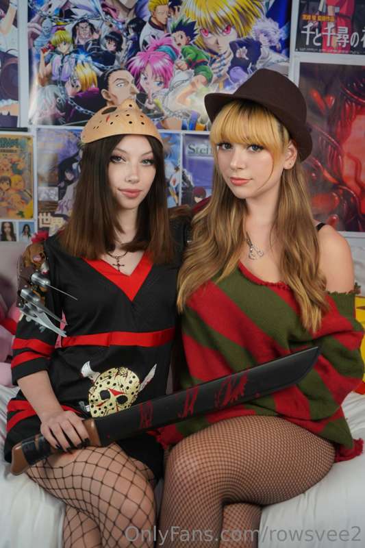 What’s better than one horror girl o.o @avaakit