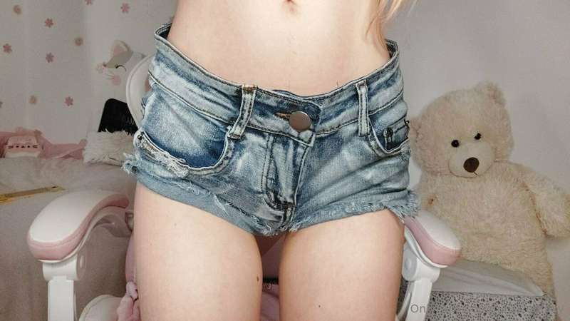 Do you like my Daisy summer shorts?  Like this and get a lit.. 1
