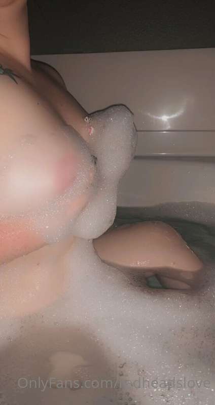Gotta love bubbles. 🧼🛁 1
