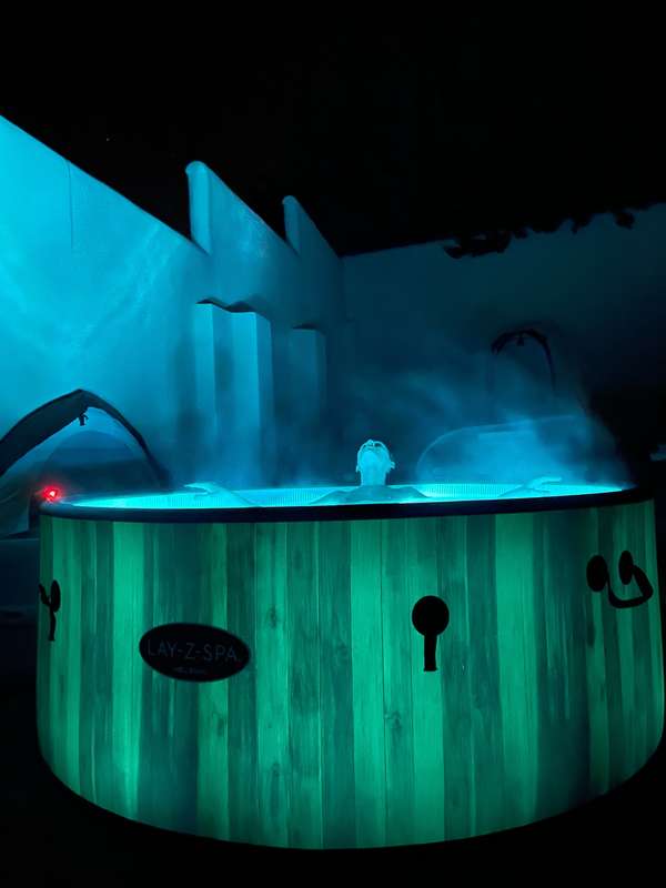 Winter nights in the hot tub ❄️