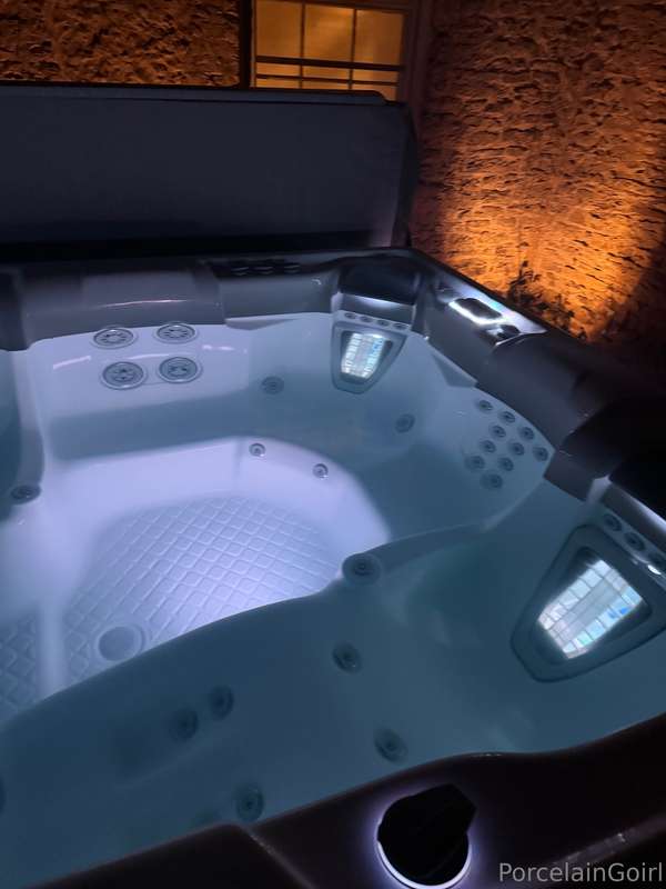 Hot tub therapy hits different.💯