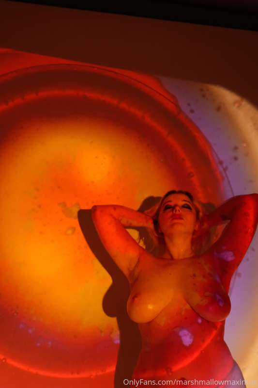 Psychedelic set Part 2/2 🤪✨
Expect photos of me touching mys..