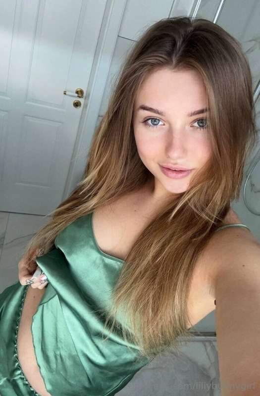  @lealealuxe She is waiting for you❤️❤️ @lealealuxe ❤️ Who w..