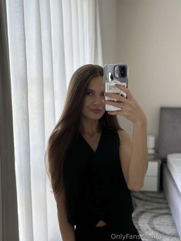 Today I'm in a modest mood, I wanted to share a selfie with ..