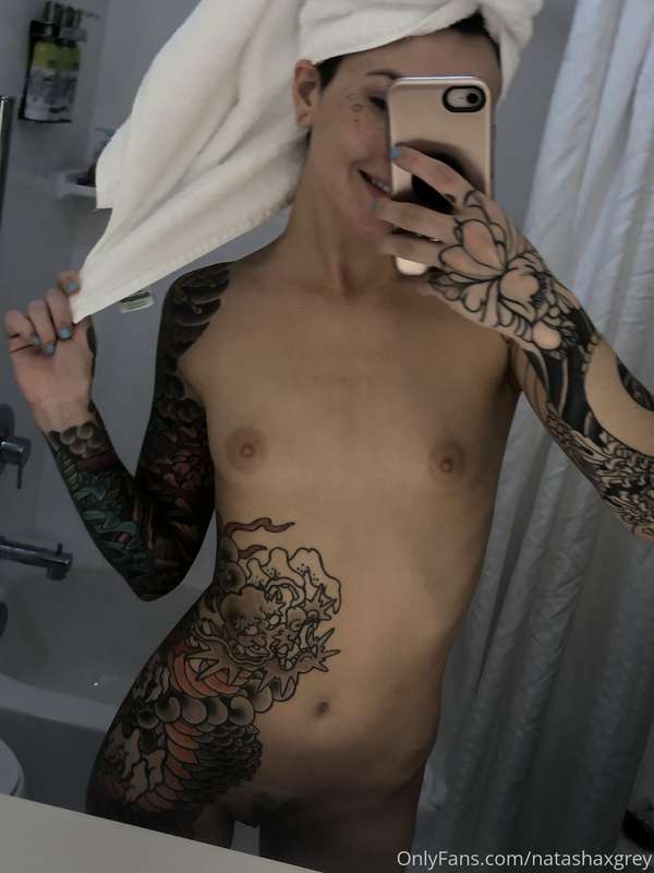 post shower nudez 🖤 2