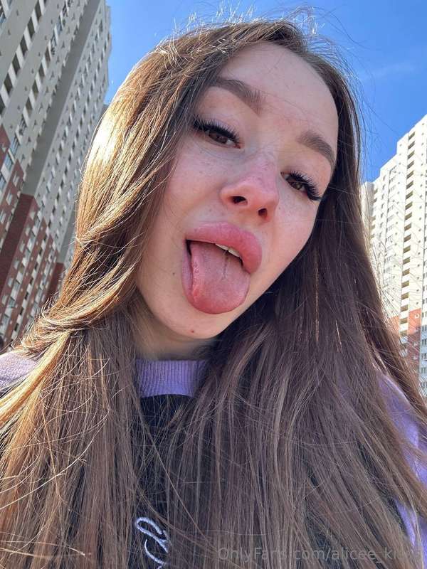 😈I was wondering what you do for fun on your walk?🤤 2
