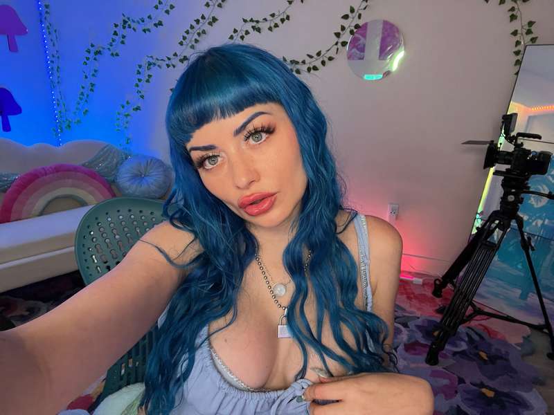 Just some selfies to say hi 💙😇 1