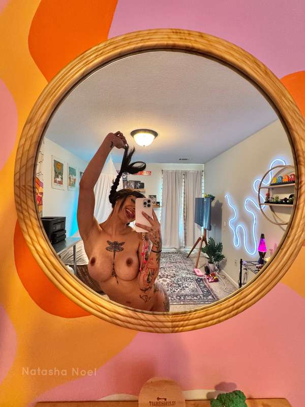 My favorite thing to do is to send you nude mirror pics 🫣