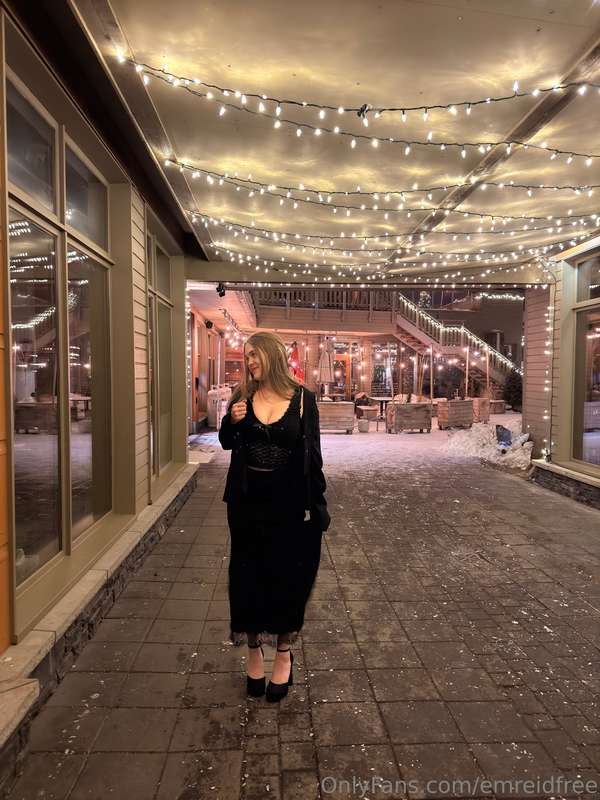happy new year’s eve 🖤🥂