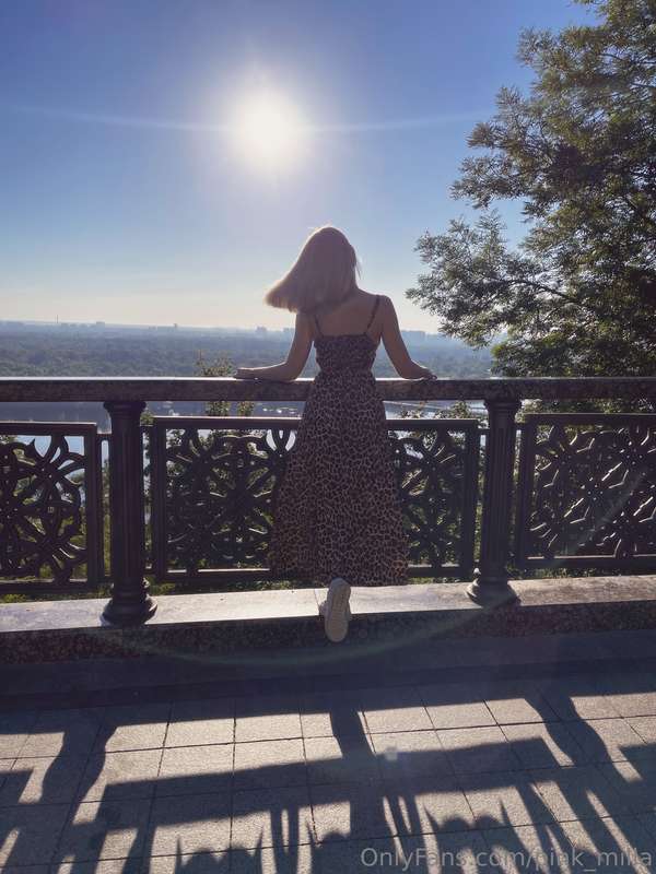 The sun changes to the moon😁 maybe I'll change your sadness ..