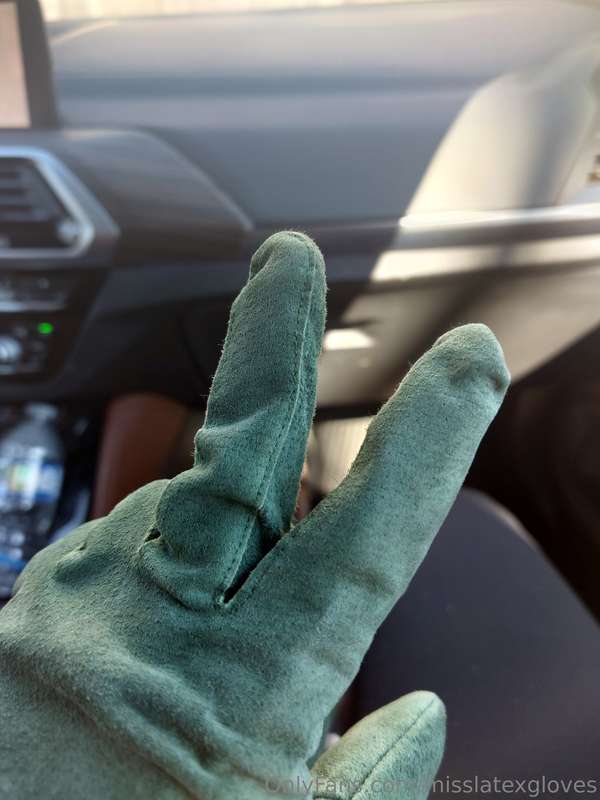 Misslatexgloves - Onlyfans - 26 Feb, 2025 5