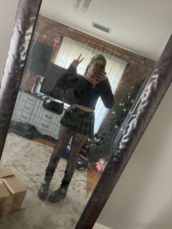 Excuse the dusty ass mirror but wanted to share the fit 🫠 Sw..
