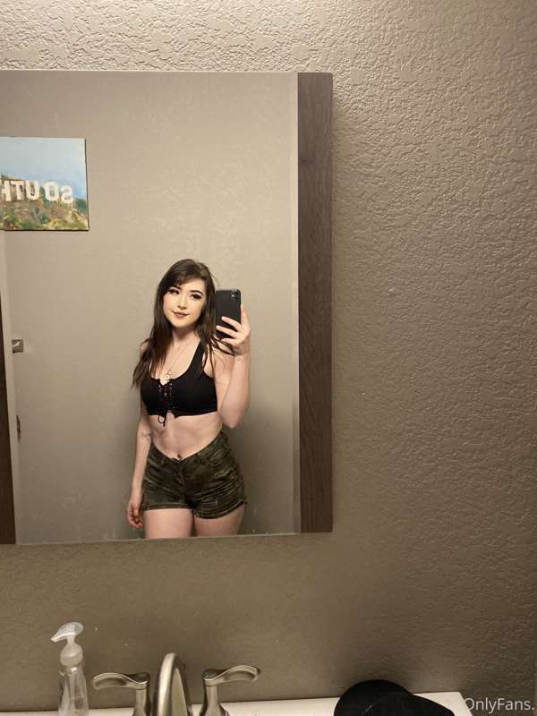 did you really go out if u didn’t take pics w ur tits out in..