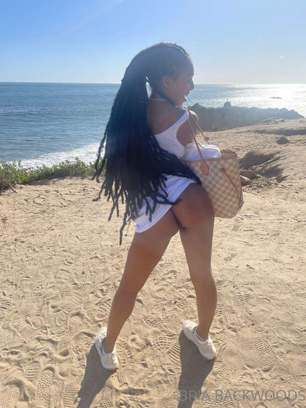 Gotta love the beach! 🏖 4