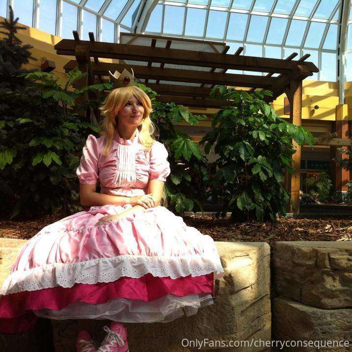 Happy Halloween darlings ~ My absolute favorite cosplay Prin..