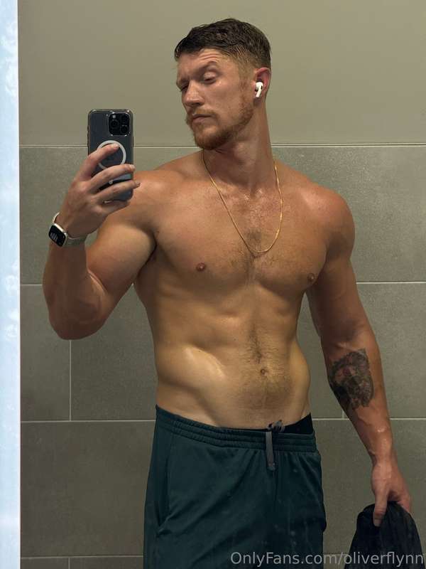  My fit body is built to turn you on 🔥