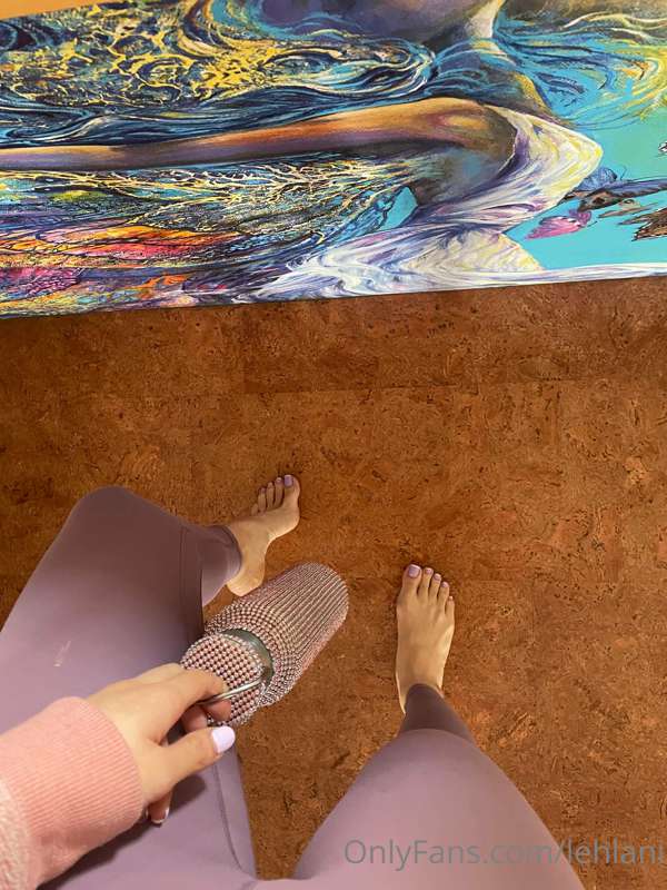 My feet throughout the day 😋 2