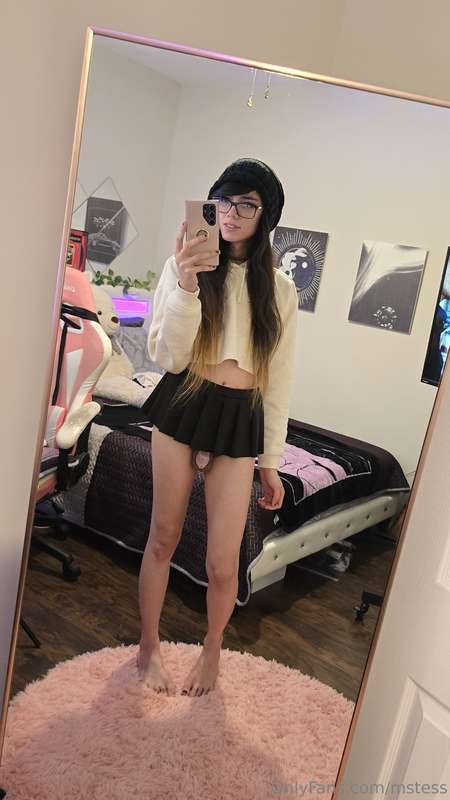 Wanna play with me and my little gooner clit? 🥺 17