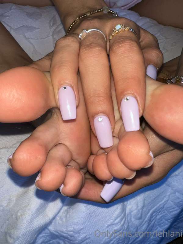 Flash on 😜 so clear, see how I’d squish u between my toes 🙈 16