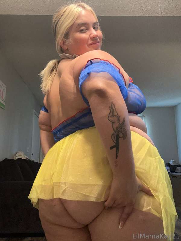 Snow white appears to have been a little too full after comp.. 1