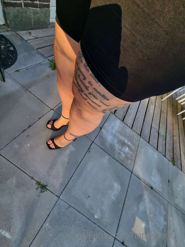 Feels like summer!👀

X 

Happy Feet