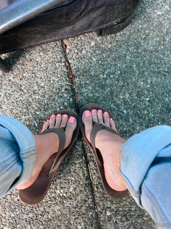 I know you want to feel my beautiful soft feet 🩷💦 1