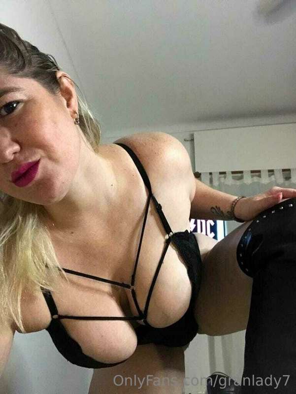 black and pink 💕😎