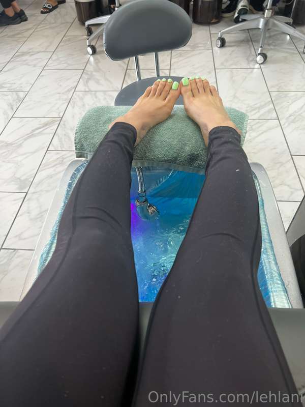 At the salon 🥰 thank you guys for allowing me to go so often.. 2