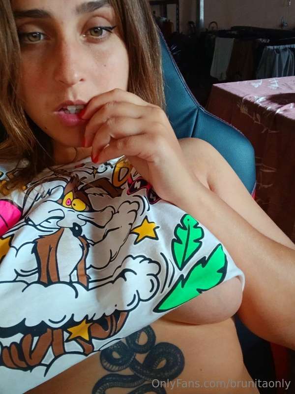 She is my friend🇦🇷 @natalypool 🇦🇷she speaks Spanish and Engl..