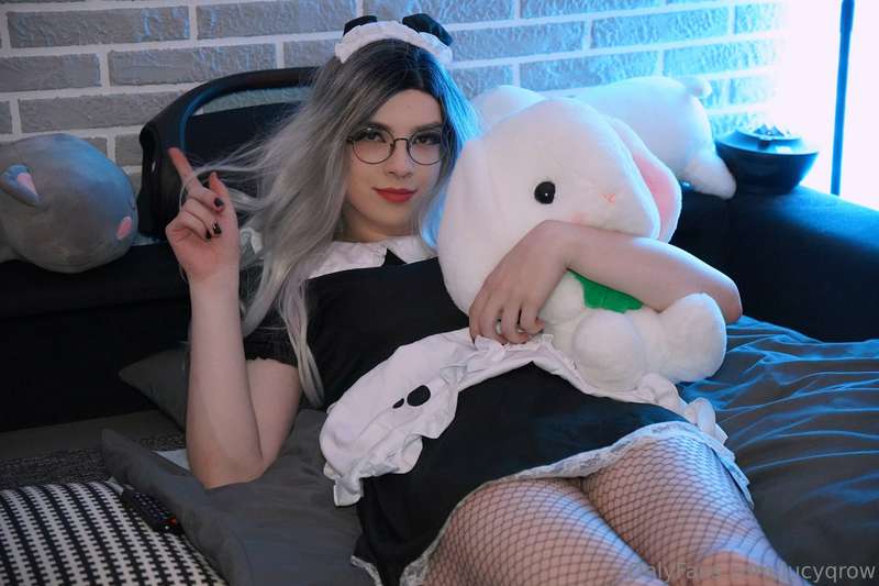 Wanna join me and my bunny~?🐰