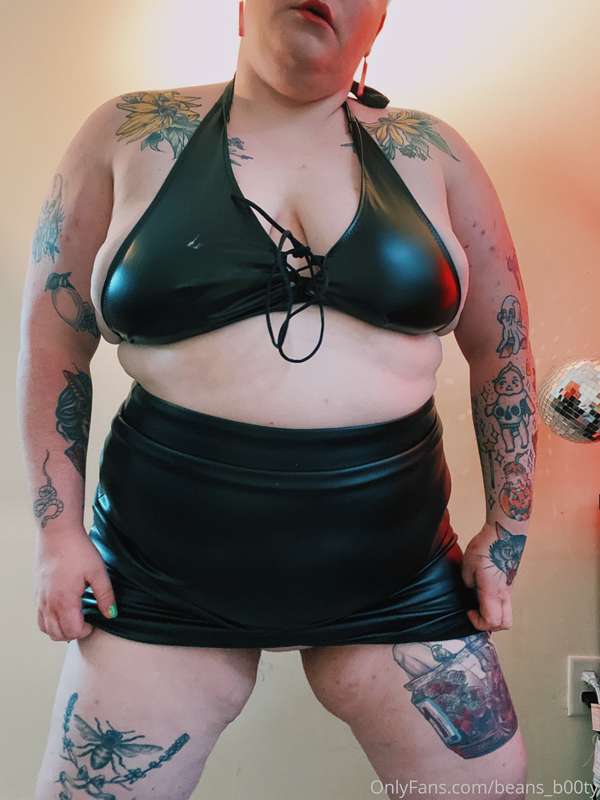Do you like my outfit? 😈 1