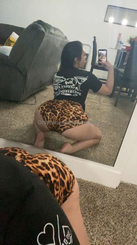Send some love if you like this ass babyy 🍑 