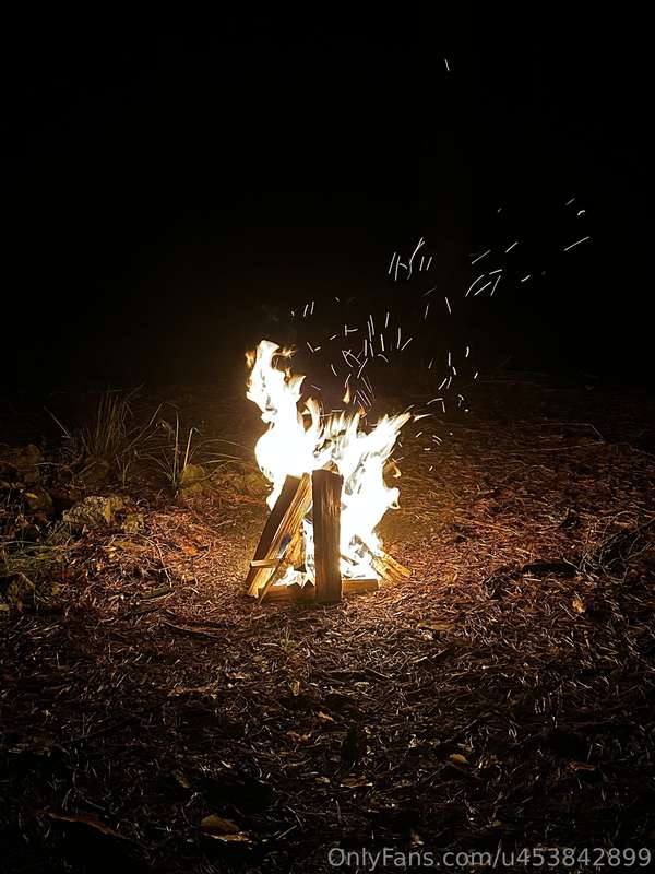 A nighttime picnic with my friend. I’m so glad I didn’t eat .. 6
