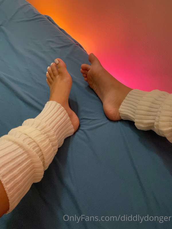 Leg warmers :o It’s my first time wearing them and I think I.. 2