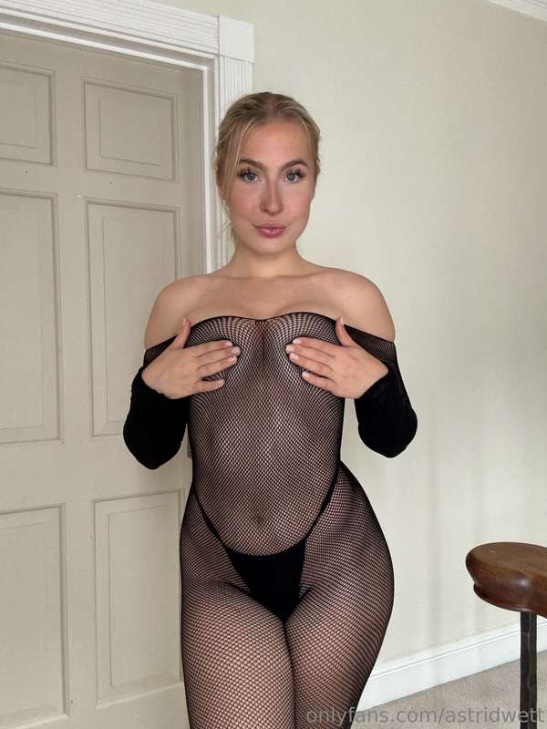 Want me to move my hands? Hehe xoxox