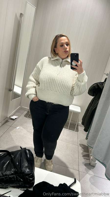 Come shopping with me hahaha ! Wanna guess what i bought ? 8