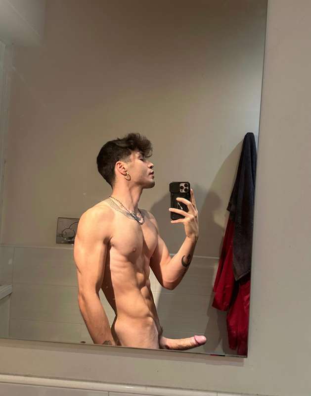 The fact that it would look even bigger if I wasn’t 6’3 🤪
(b..