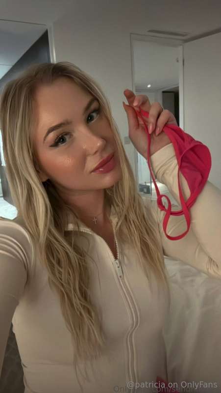 Do you want ﻿to win MY worn panties? 👃🎁Tip $20, and you’ll b..