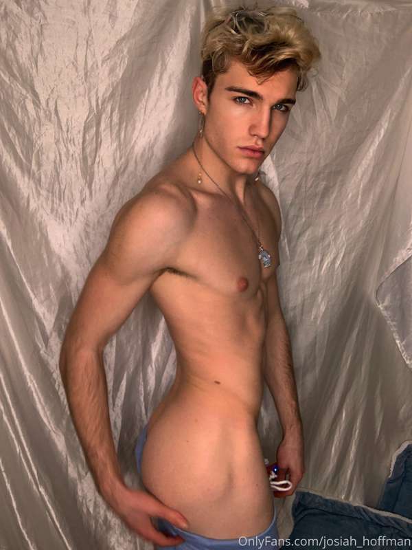 Wet dreams? 🥵 4